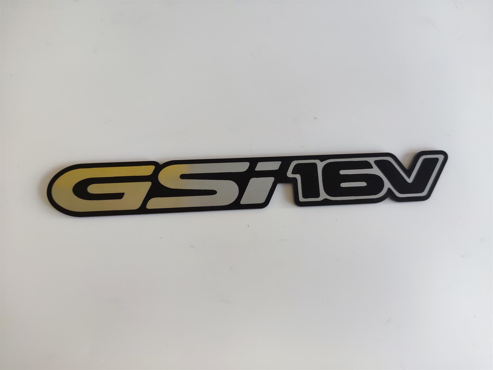 Opel Corsa GSI 16v Etiket Bagaj yazısı