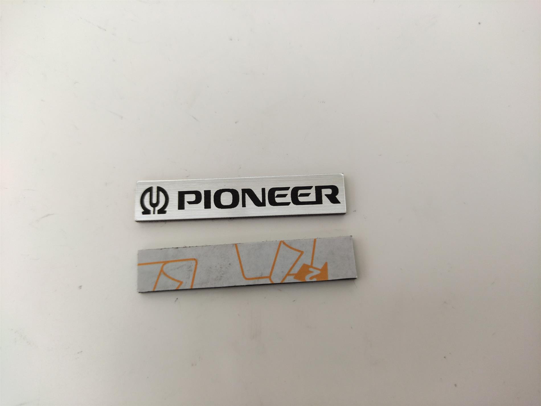 Pioneer Eski seri logolu siyah yazılı gümüş logo