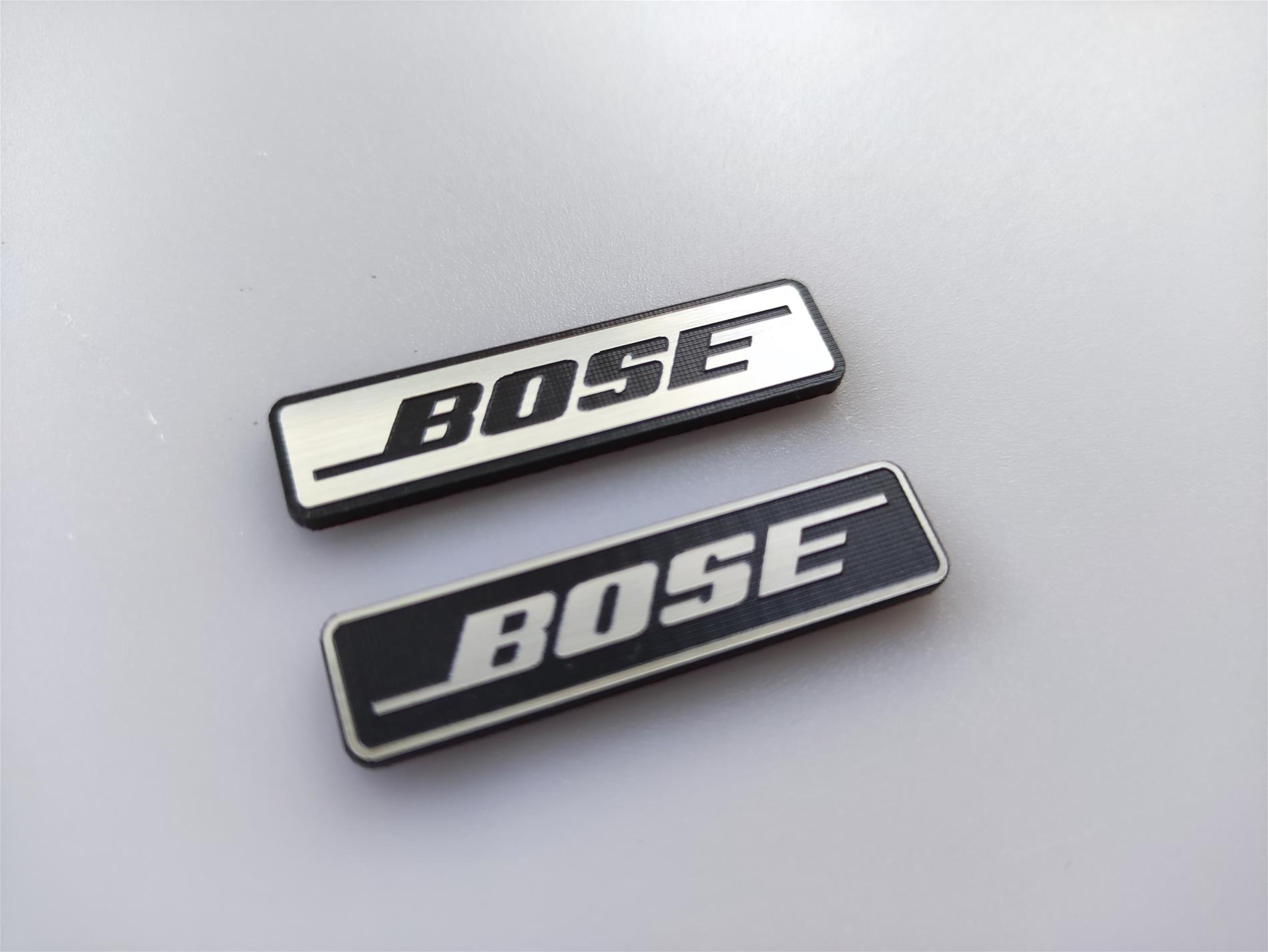 2 çeşit Bose logo gümüş üzeri siyah ve siyah üzeri gümüş yazı