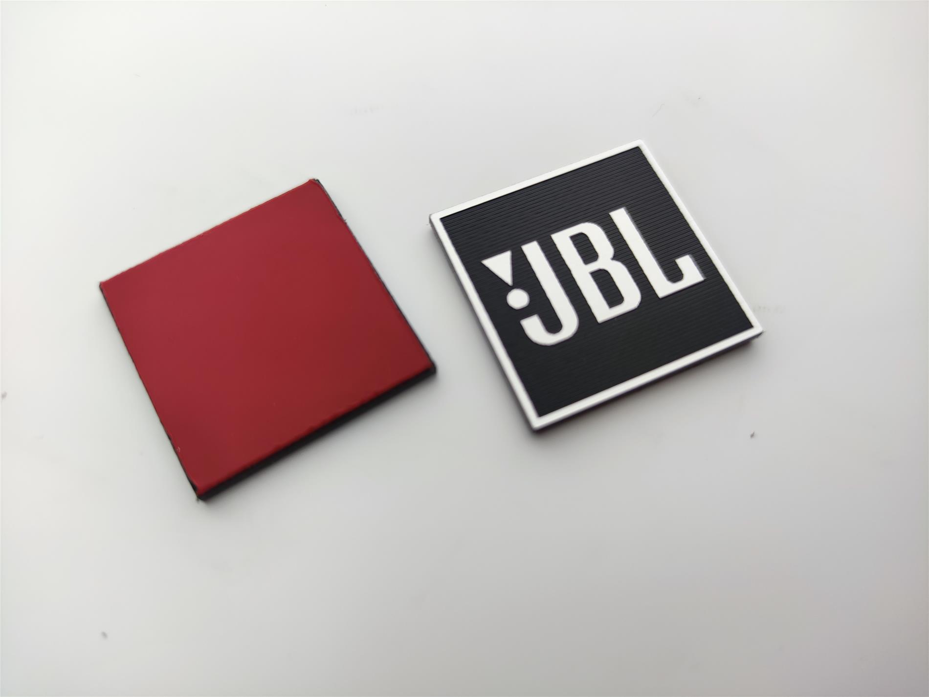 JBL çerçeveli siyah logo