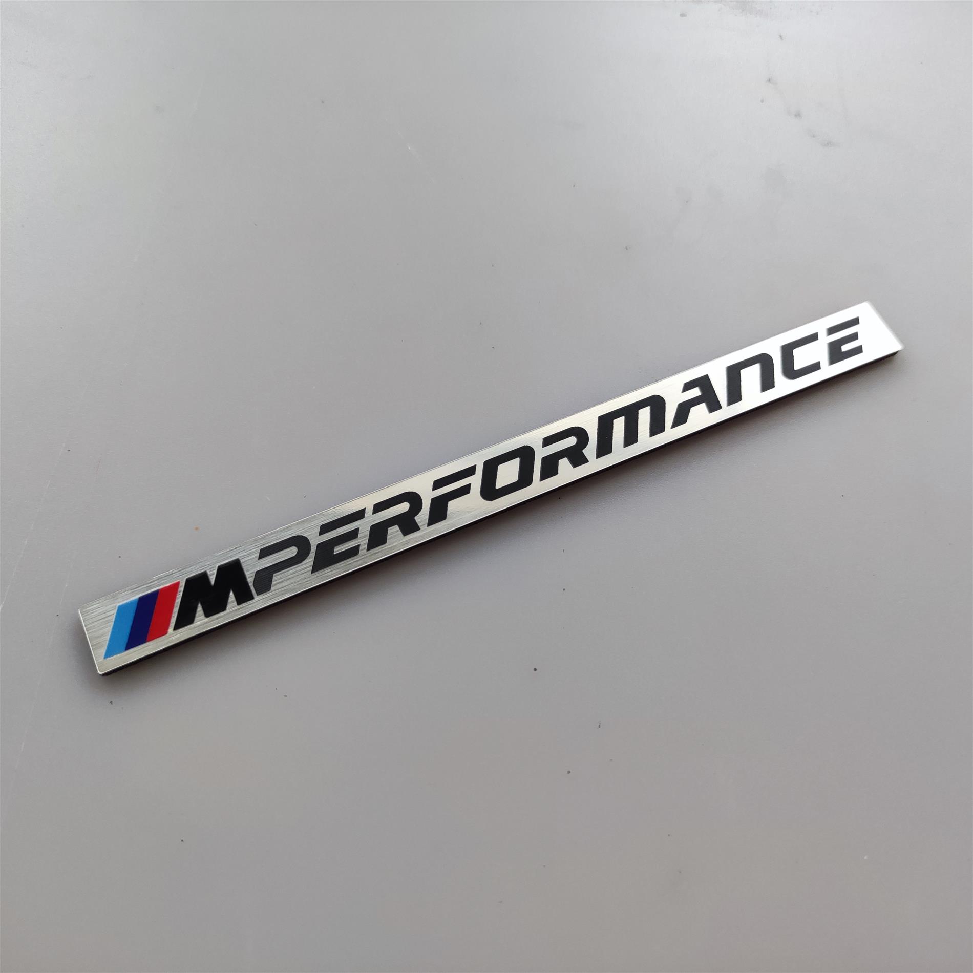 Yeni model BMW M Performance Etiket
