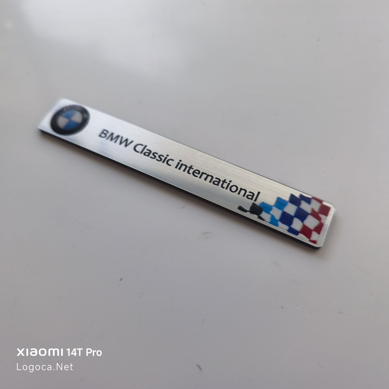 BMW classic international bayraklı renkli plastik etiket