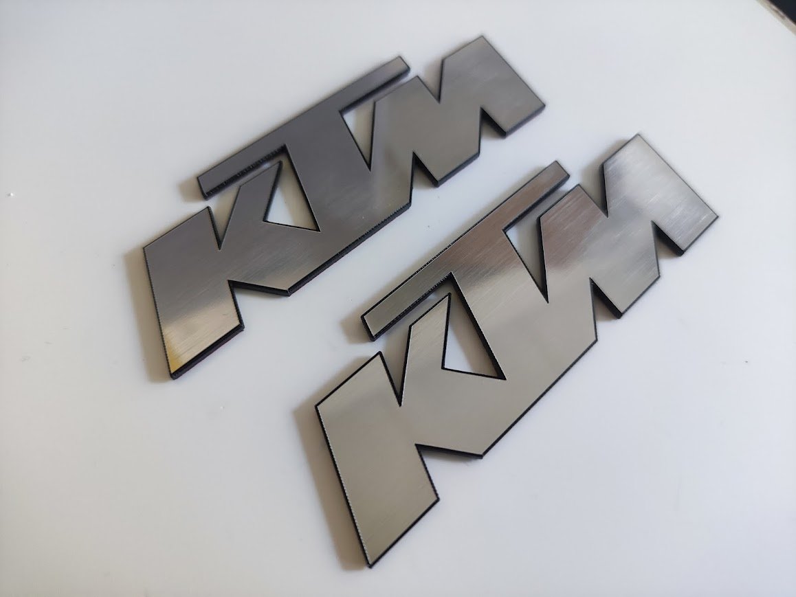 KTM Motosiklet Plastik Logo Etiket - Dayanıklı ve Şık - Resim 3