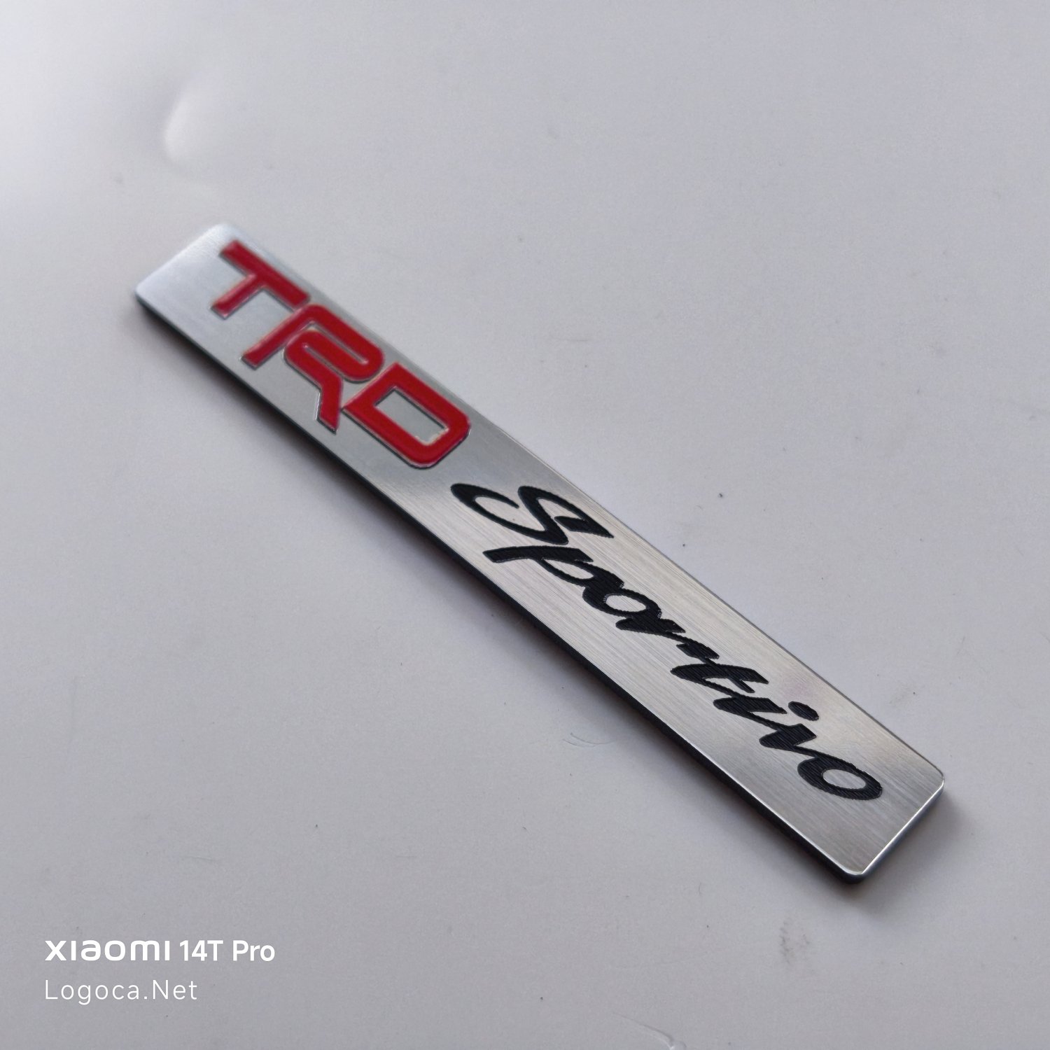 Toyota TRD Sportivo etiket gümüş kırmızı ve siyah renk karışımı ile kaliteli etiket