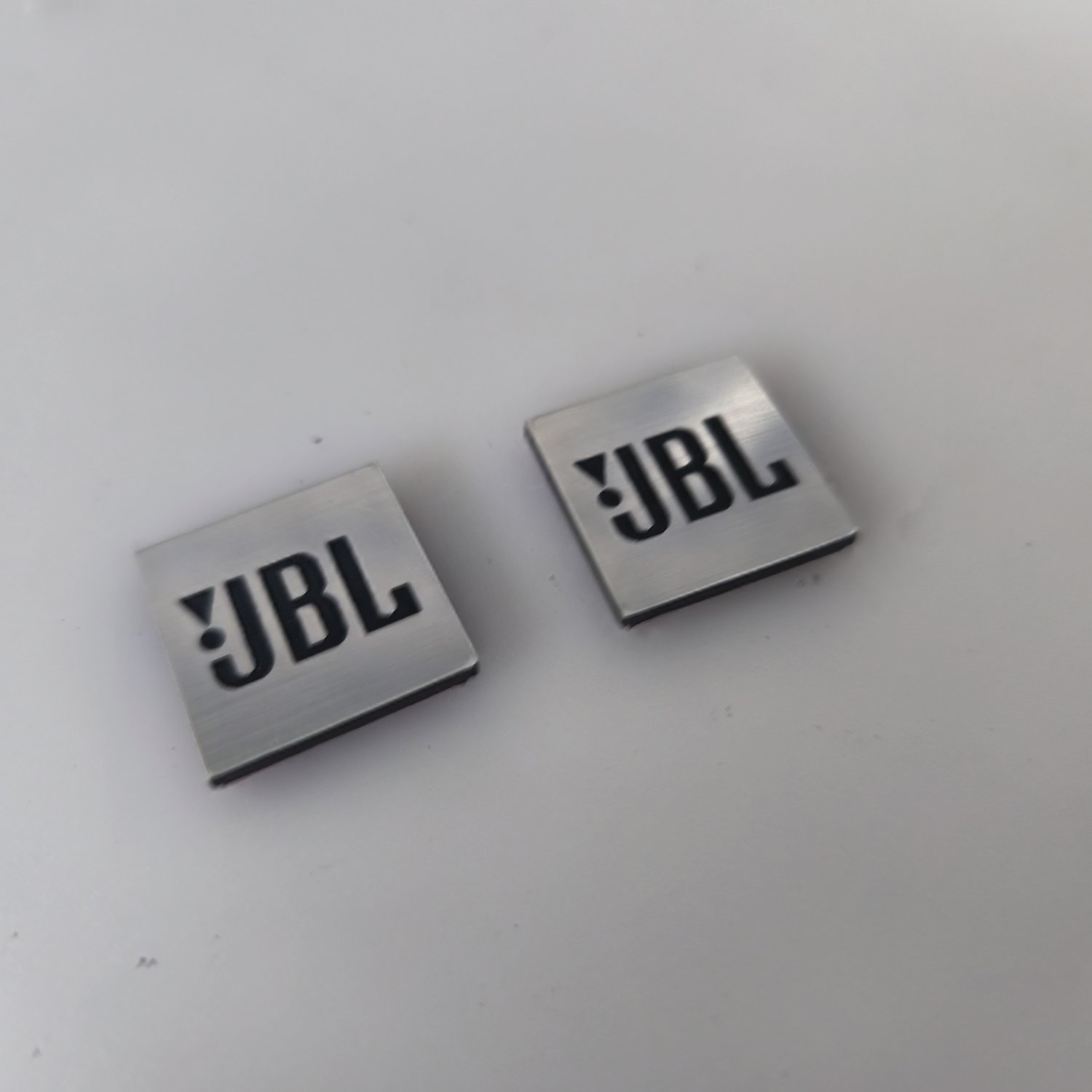 JBL Gümüş Renk siyah yazılı Kare plastik etiket , 2 adet  - Resim 4