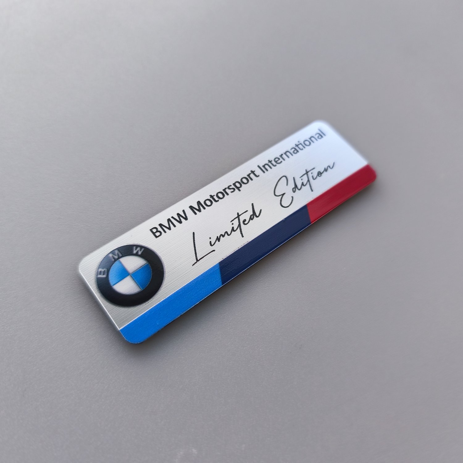 Özelleştirilebilir BMW M Renkli 8x25cm Araba Etiketi - Kişiselize Edilebilir Araç Süsleme Aksesuarı